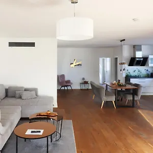 Air 14 Apartment BRE